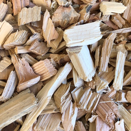 Astillas de madera forestal con camión soplador de 30 m3